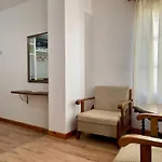 Boutique Eri 公寓式酒店 Gjirokastër