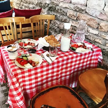Eri Gjirokastër