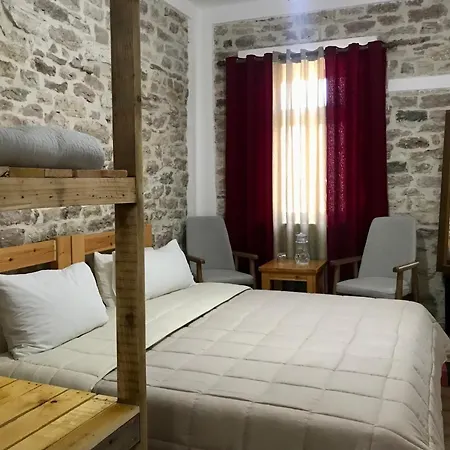 Boutique Eri شقة فندقية Gjirokastër