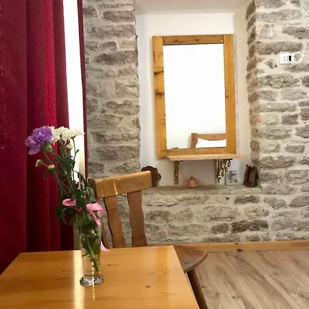 Eri شقة فندقية Gjirokastër