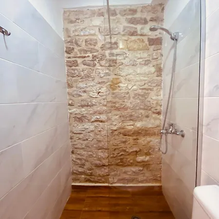 Boutique Eri Gjirokastër