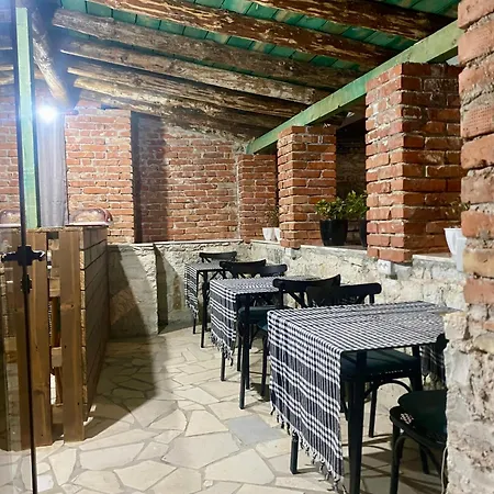 Boutique Eri 4* Gjirokastër