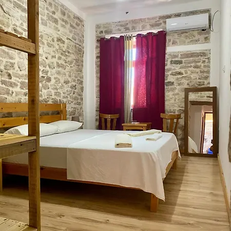 Boutique Eri شقة فندقية Gjirokastër